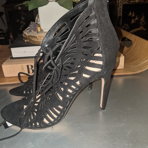 Shoes - Picture 2 of 2